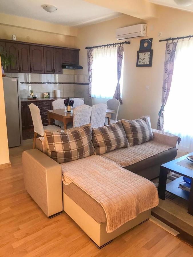 Jovana -- Porodicni Apartmani Igalo แฮร์เซ็ก-โนวี ภายนอก รูปภาพ
