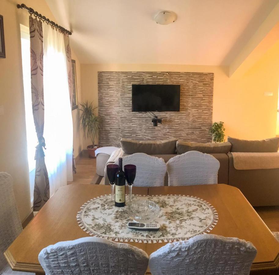 Jovana -- Porodicni Apartmani Igalo แฮร์เซ็ก-โนวี ภายนอก รูปภาพ