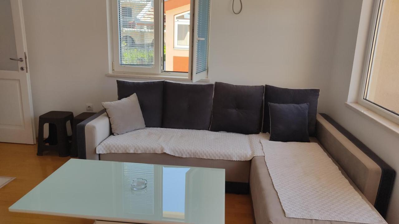 Jovana -- Porodicni Apartmani Igalo แฮร์เซ็ก-โนวี ภายนอก รูปภาพ